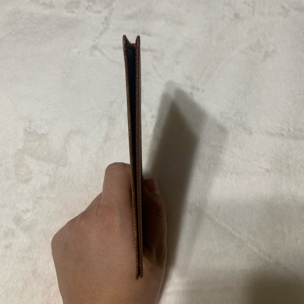 Authentic Louis Vuitton Taiga ID/Card Holder in GUC - Picture 6 of 9